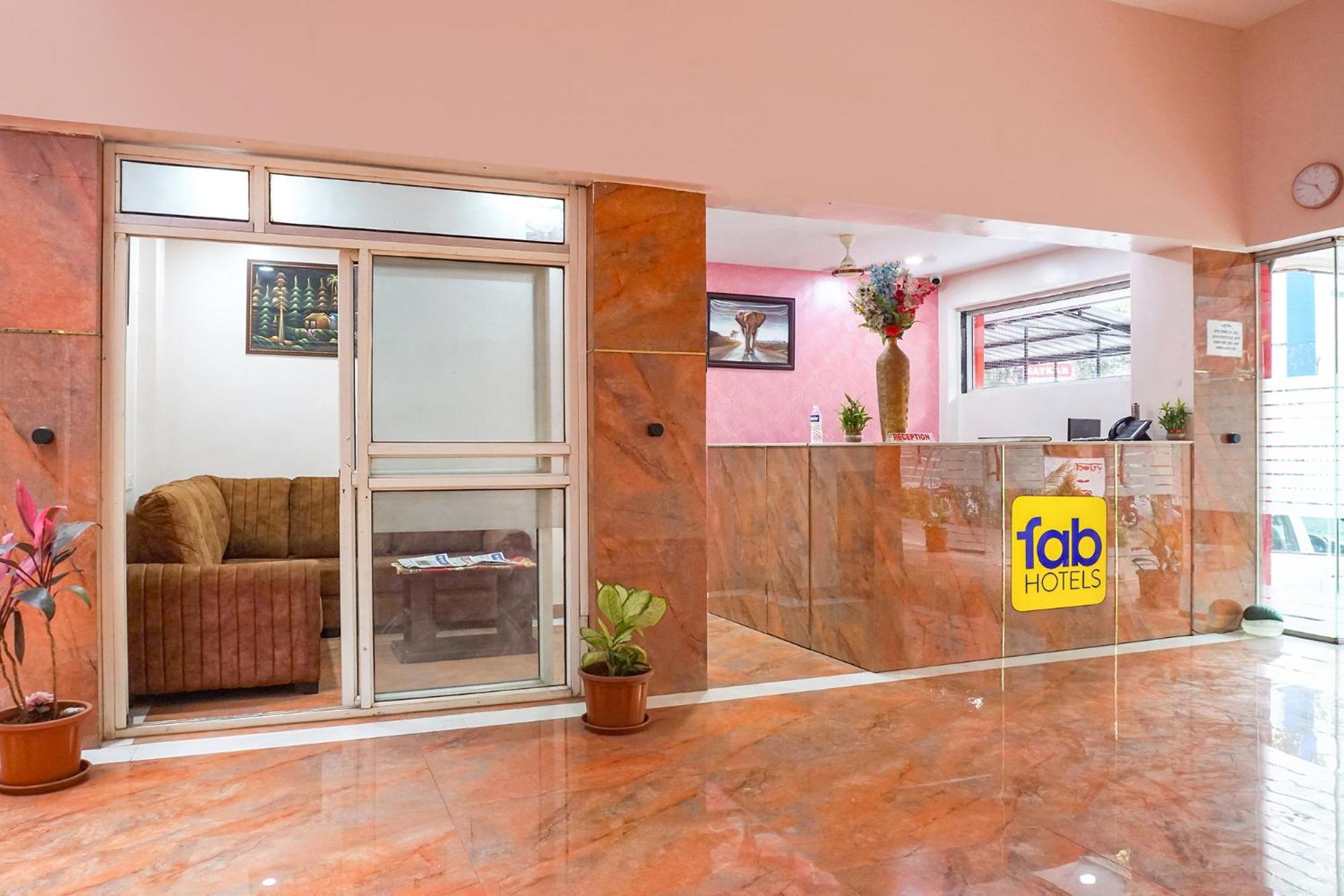 Fabhotel Rachana Residency - Nr Shivaji Nagar Metro Station Púna Exteriér fotografie